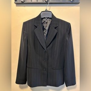 Loose fit padded pinstripe blazer; Kasper classics size 6
